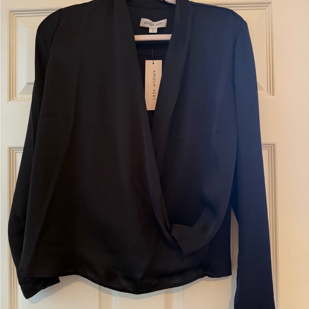 Amour Vert Black Calais Surplice Blouse NWT size Medium